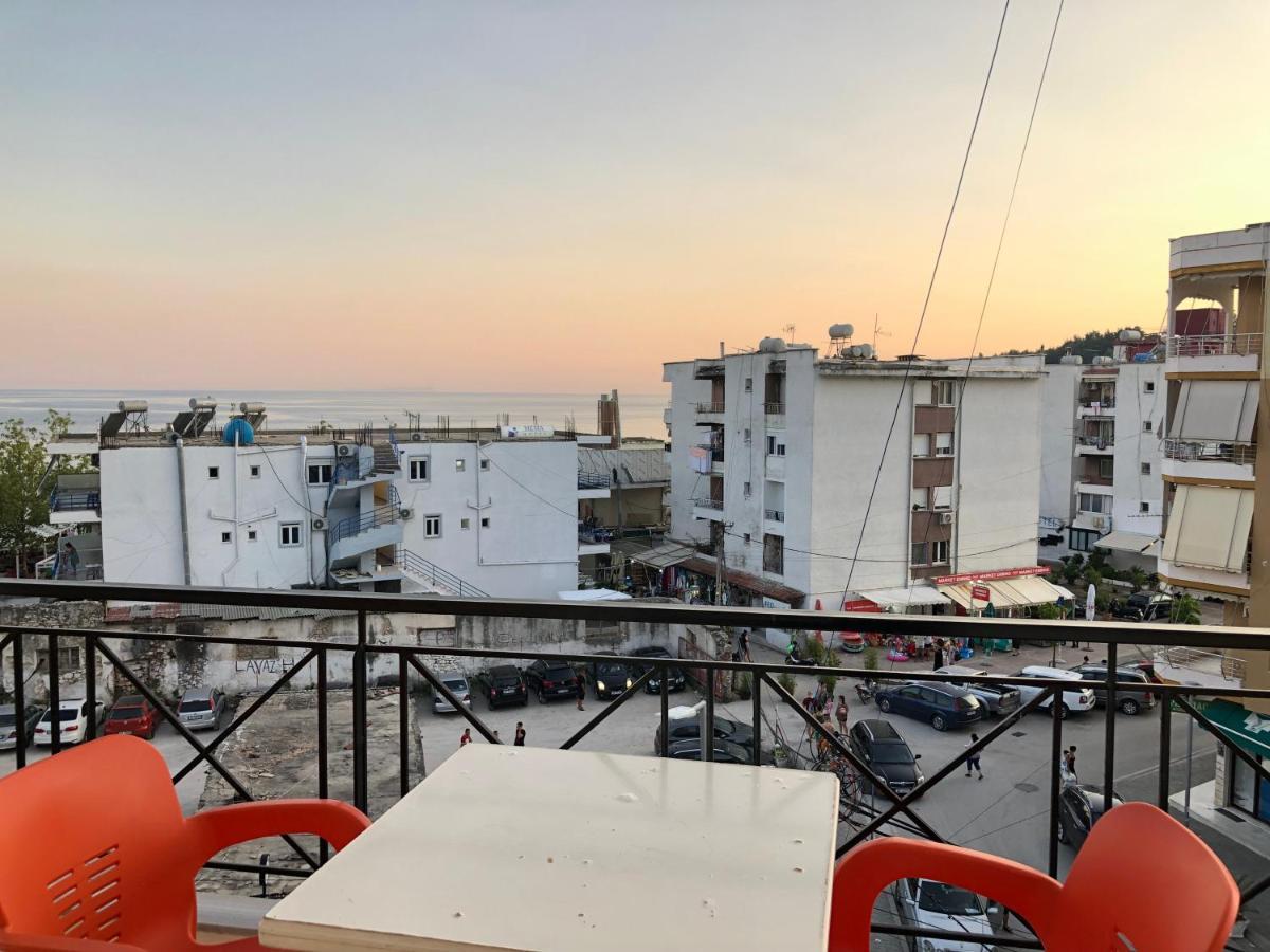Center Hotel Pirro Himare Exterior foto