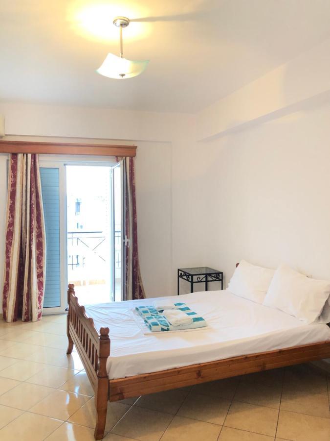 Center Hotel Pirro Himare Exterior foto