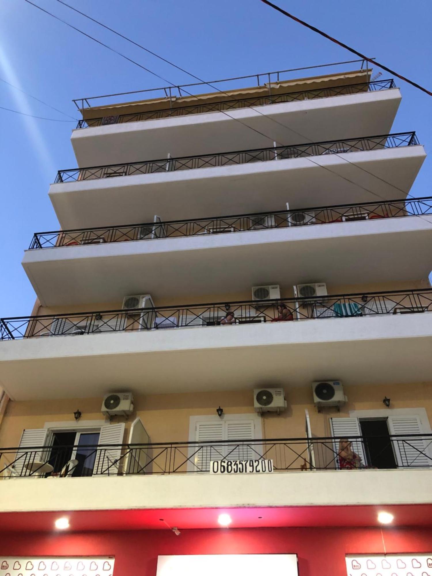 Center Hotel Pirro Himare Exterior foto