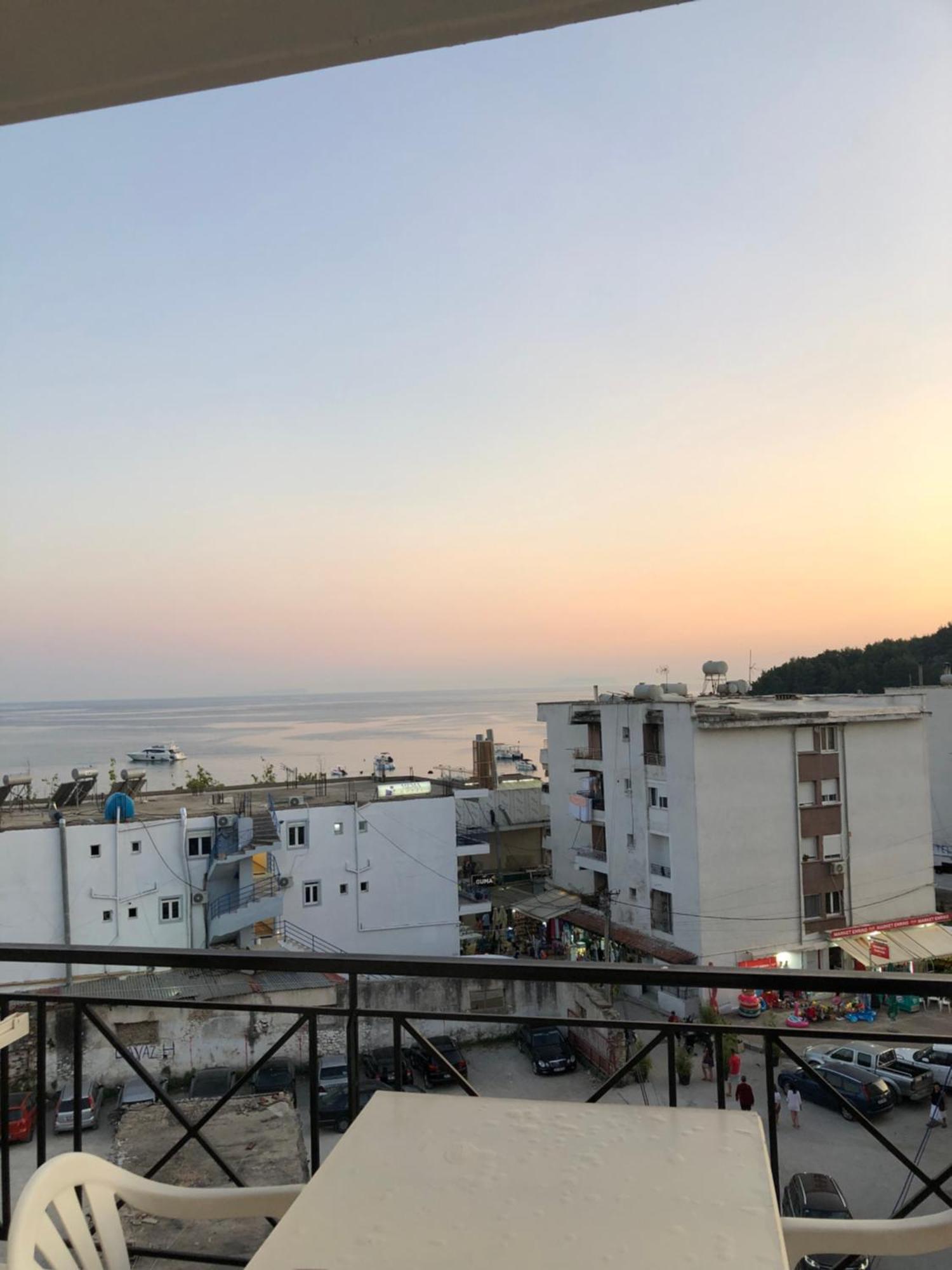 Center Hotel Pirro Himare Exterior foto